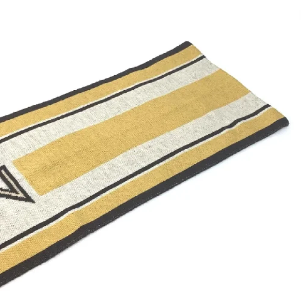 Louis Vuitton Vintage Pre-owned Wool scarves Beige Dames