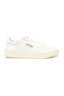 sneakers-blanches-en-cuir-avec-details-logo