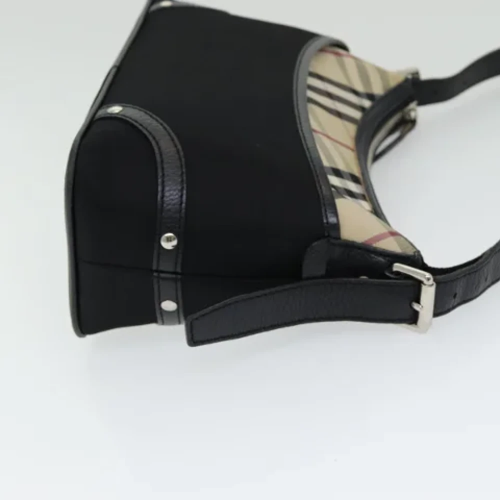 Burberry Vintage Pre-owned Nylon shoulder-bags Black Dames