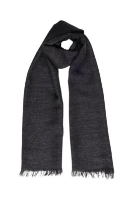 gray-wool-blend-scarf-model