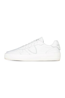 sneakers-en-cuir-moderne-avec-semelle-large