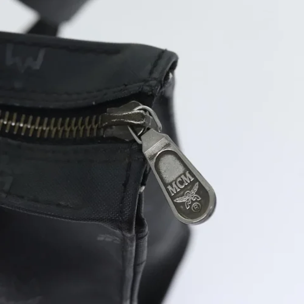 MCM Pre-owned Canvas shoulder-bags Black Dames