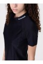 haut-noir-elegant-a-manches-courtes