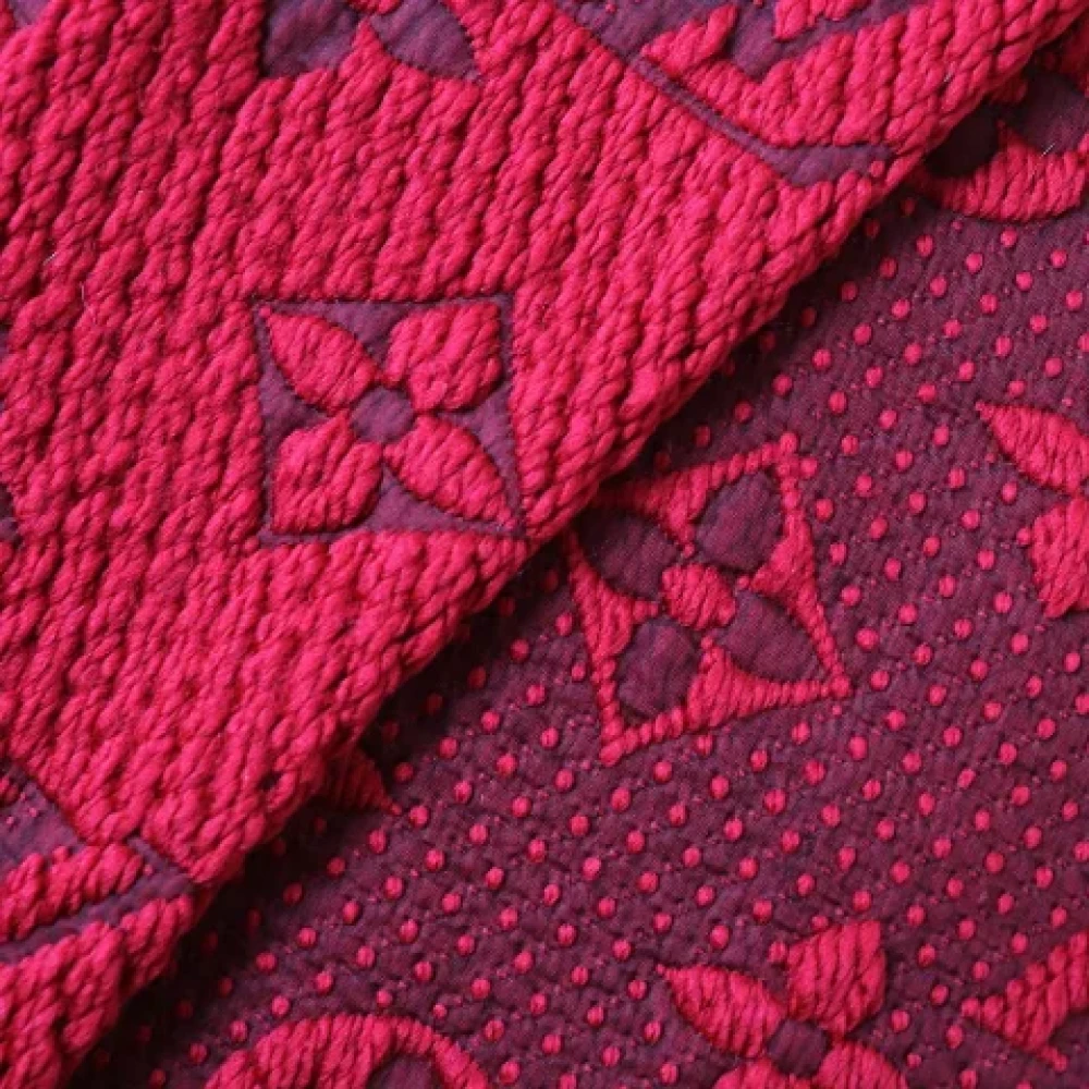 Louis Vuitton Vintage Pre-owned Wool scarves Red Dames
