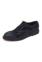 chaussure-en-daim-a-leffet-vintage