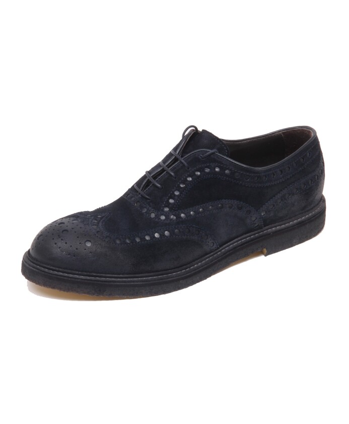 chaussure-en-daim-a-leffet-vintage