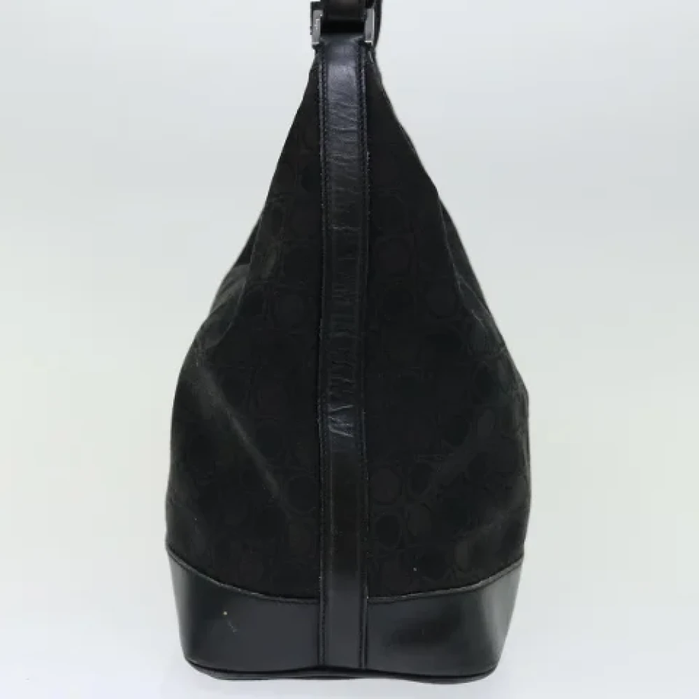 Salvatore Ferragamo Pre-owned Canvas shoulder-bags Black Dames