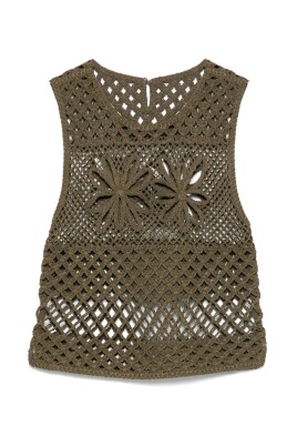 sleeveless-round-neck-top