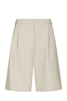 Långa shorts