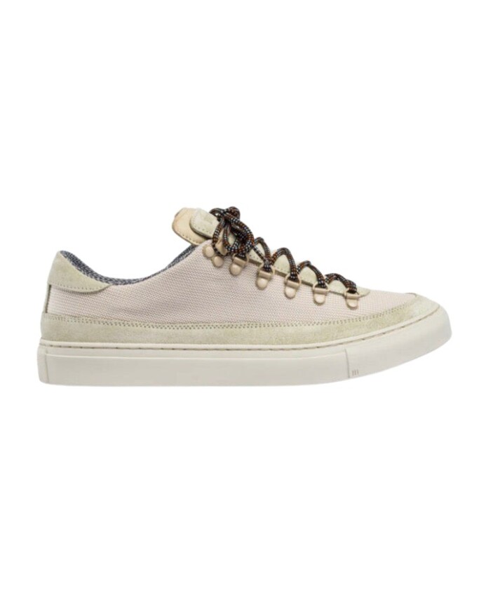 sneakers-basses-ecru-avec-details-metalliques