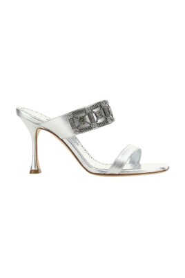 sandales-avec-detail-bijou