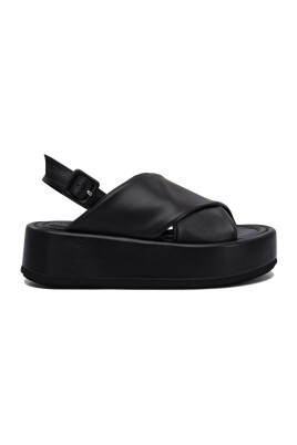 black-sandals-for-women-ss25