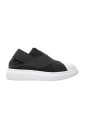 sneakers-en-tissu-noir-bandes-elastiques-details-en-daim