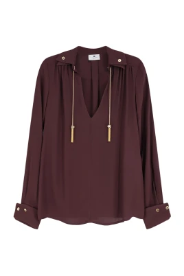 Blus med spetsig krage
