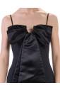 robe-noire-avec-et-details-en-satin