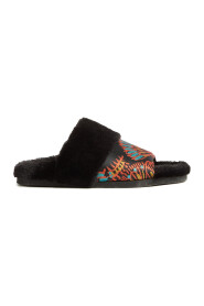Winter-Slides mit ägyptischem Muster