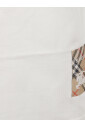 t-shirt-med-ternet-patch-og-rund-hals