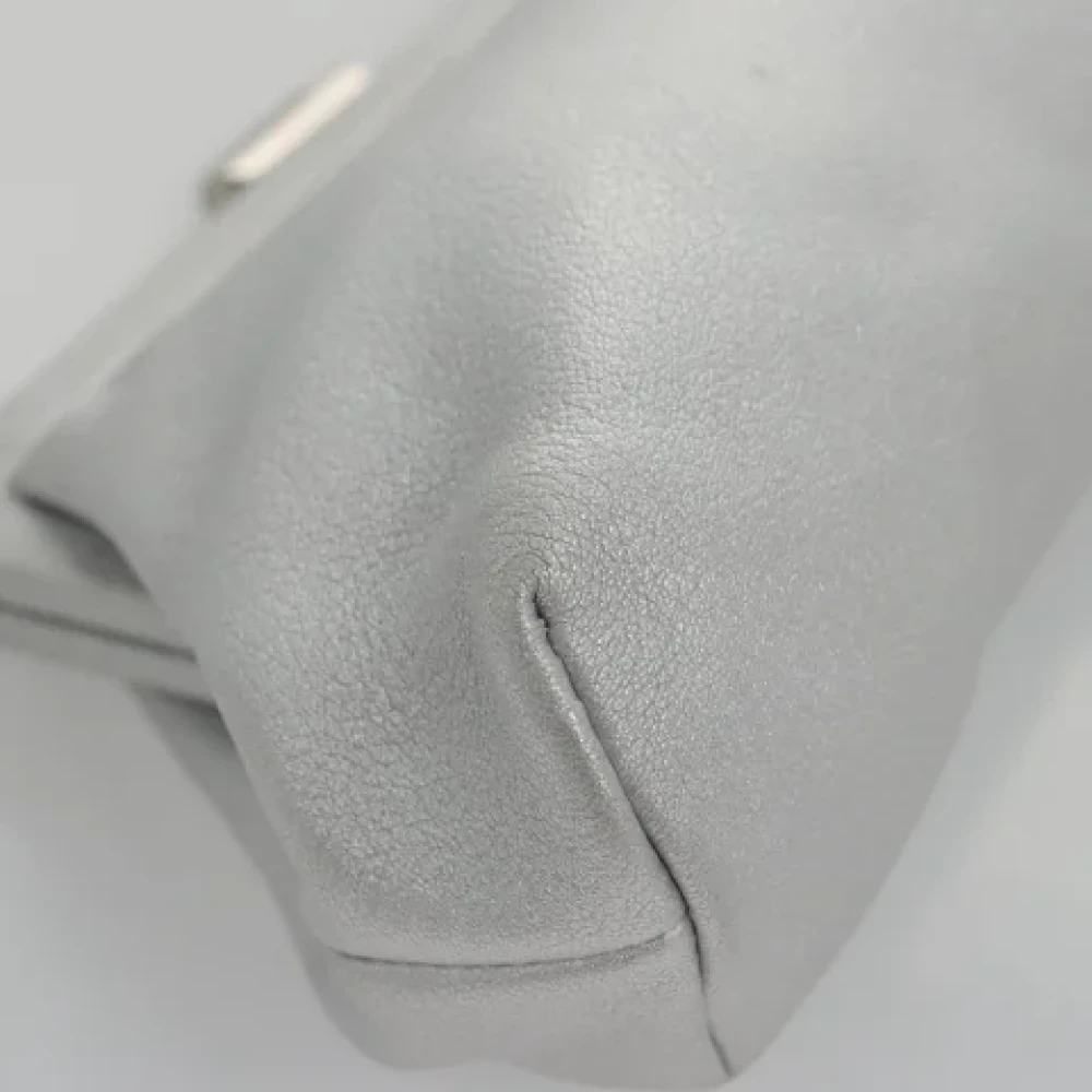 Salvatore Ferragamo Pre-owned Leather shoulder-bags Gray Dames