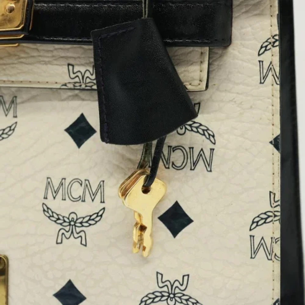 MCM Pre-owned Canvas handbags White Dames