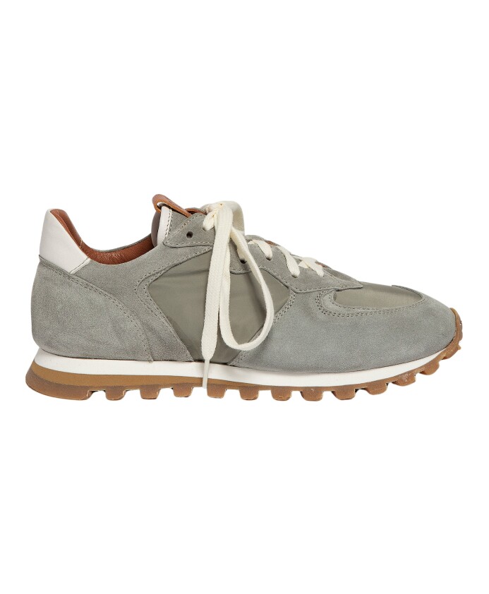 runner-en-daim-gris-avec-nappa-blanche