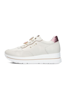beige-sneakers