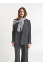 veste-noire-classique-avec-texture-subtile