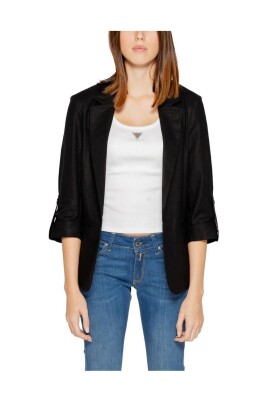 black-linen-blazer-for-modern-women