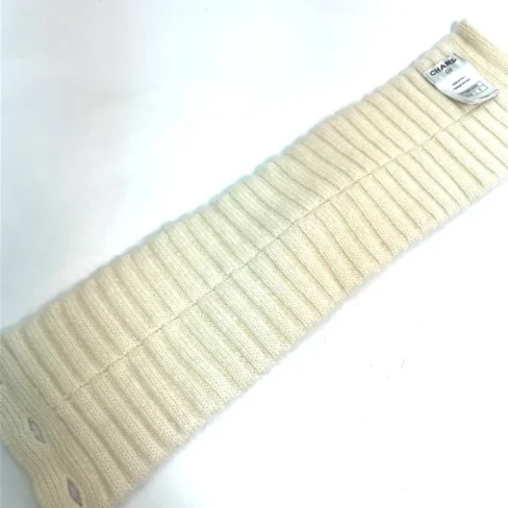 Chanel Vintage Pre-owned Cashmere scarves White Dames