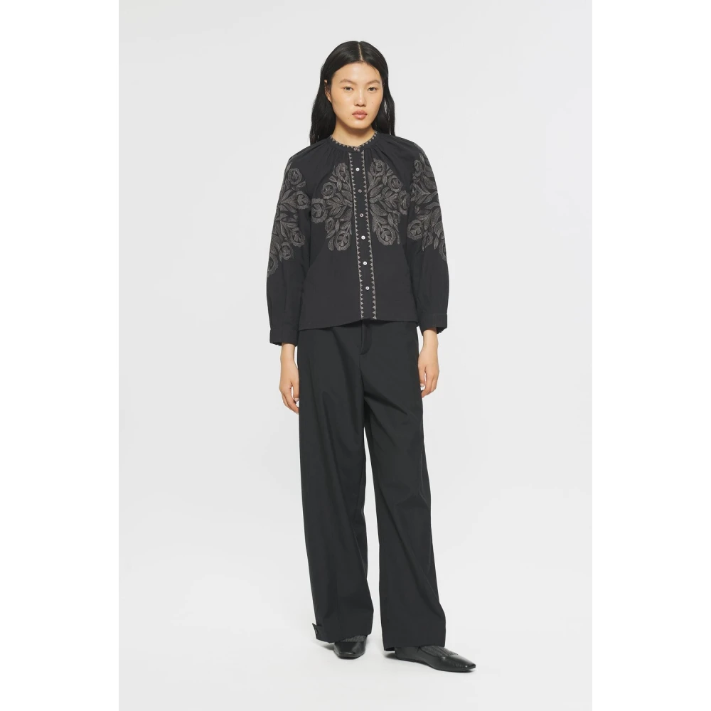 Antik batik Met de hand geborduurde katoenen blouse met parelmoeren knopen Black Dames