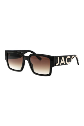 stylish-sunglasses-for-a-sunny-look