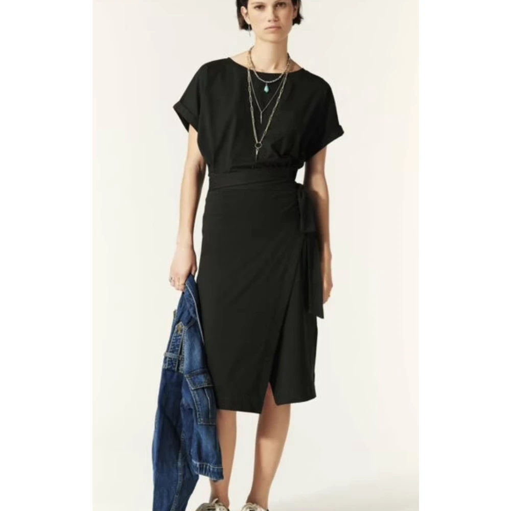BA&SH Korte Mouw Midi Jurk met Riem Black Dames