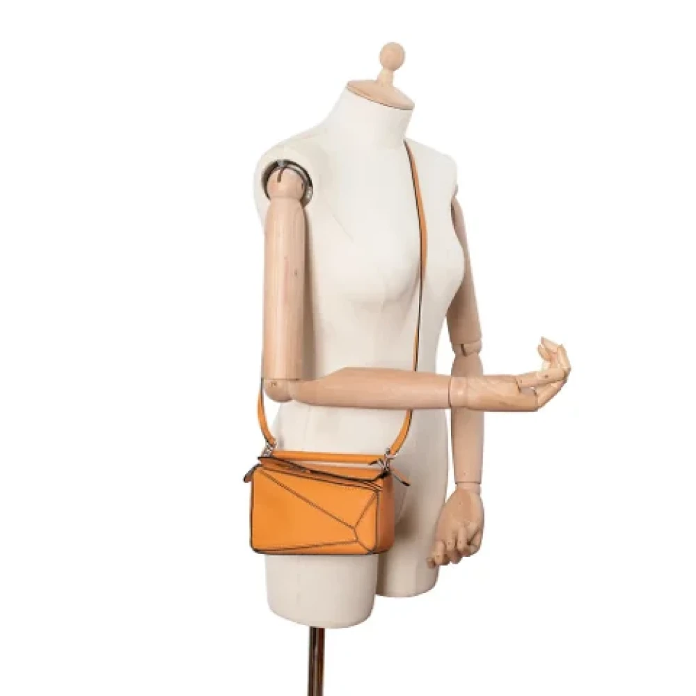 Loewe Pre-owned Leather handbags Orange Dames
