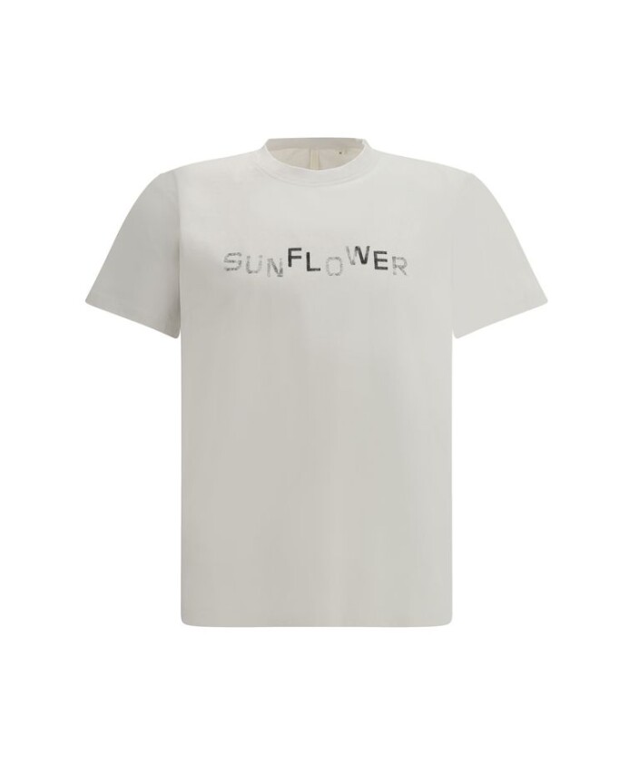 t-shirt-avec-design-monogramme