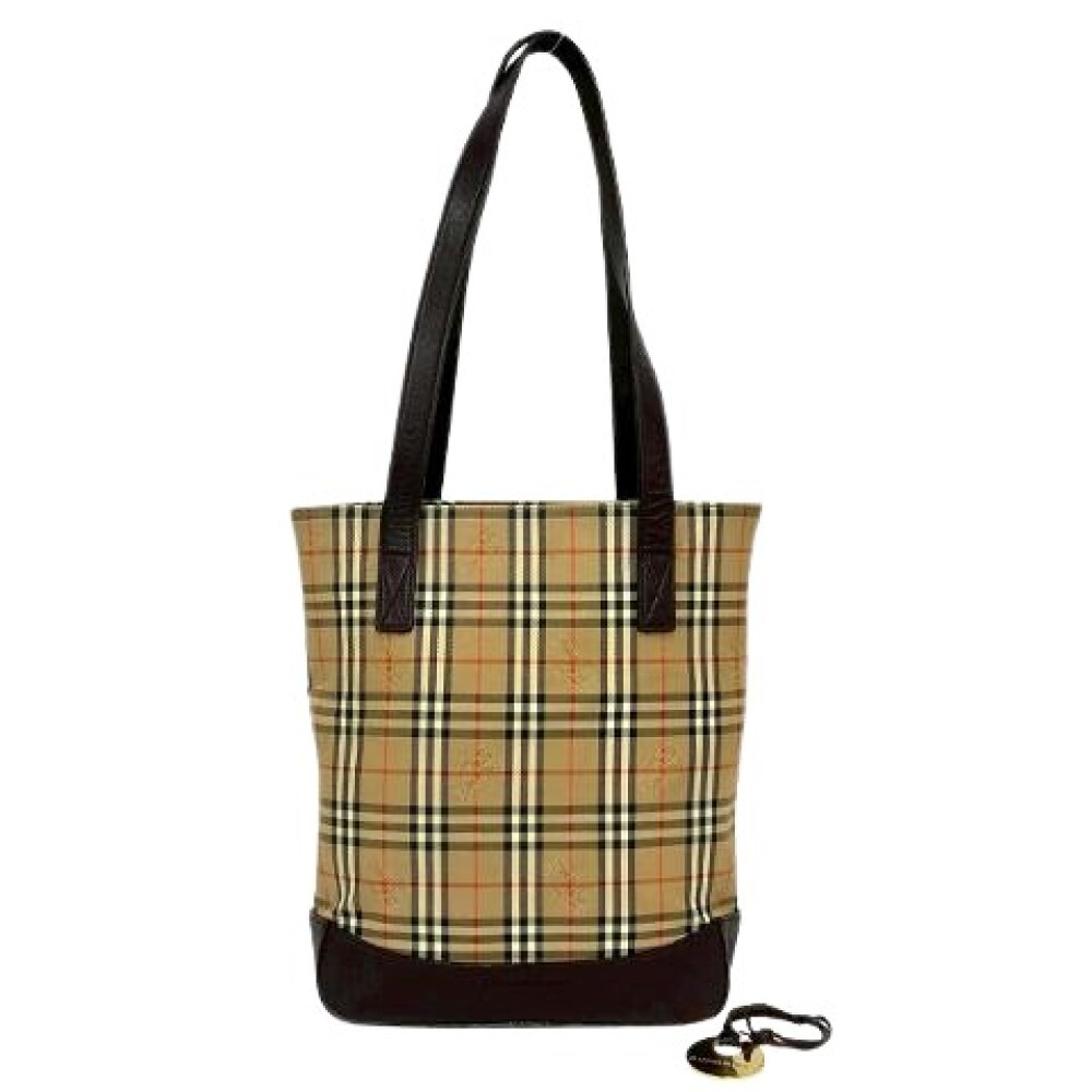 Shop fashion from Burberry Vintage online on Miinto