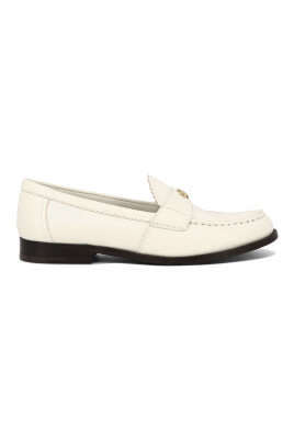 white-loafer-shoes-elegant-style