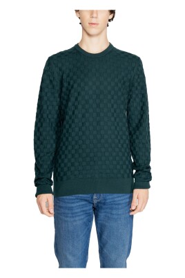 gron-strikket-rundhalset-sweater