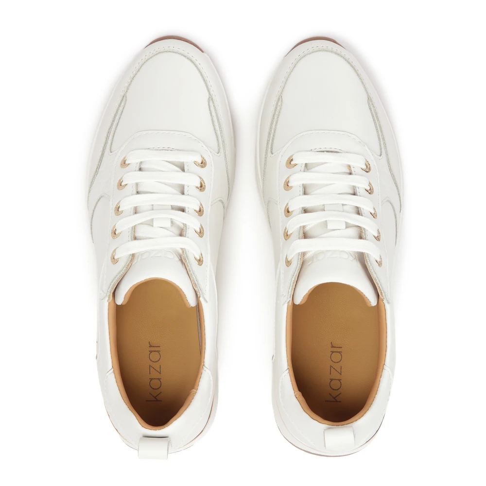 Kazar Witte sneakers versierd met monogrammen