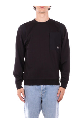 sweat-noir-avec-logo-et-poche-a-fermeture-eclair