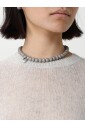 collier-elegant-en-metal-texture