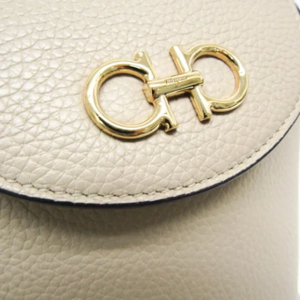 Salvatore Ferragamo Pre-owned Leather backpacks Beige Dames
