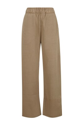 sweatpant-for-a-stylish-look