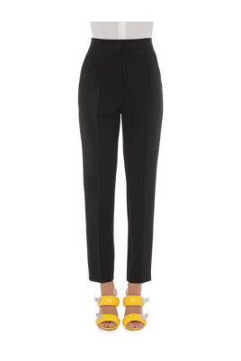 chic-black-trousers-ss23