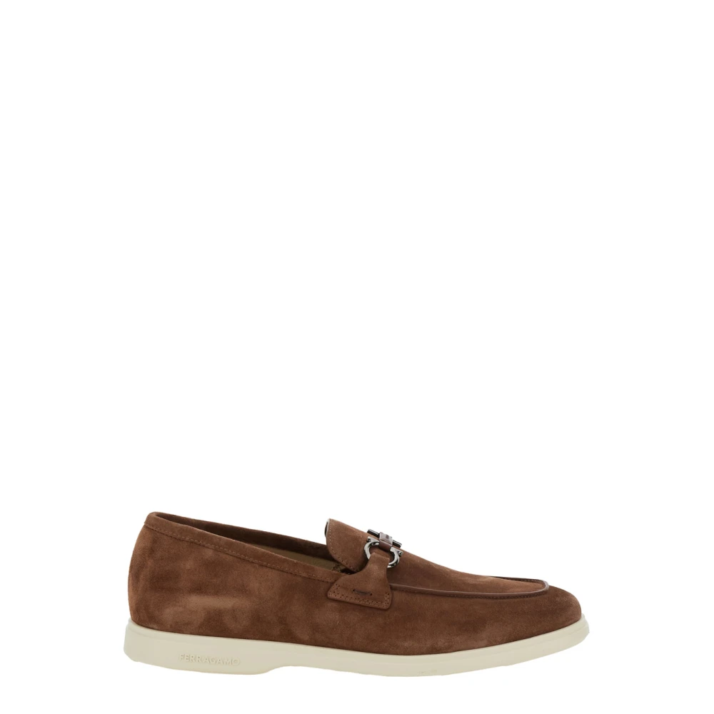 Salvatore Ferragamo Brun Mocka Loafers med Metallkrokar Brown, Herr