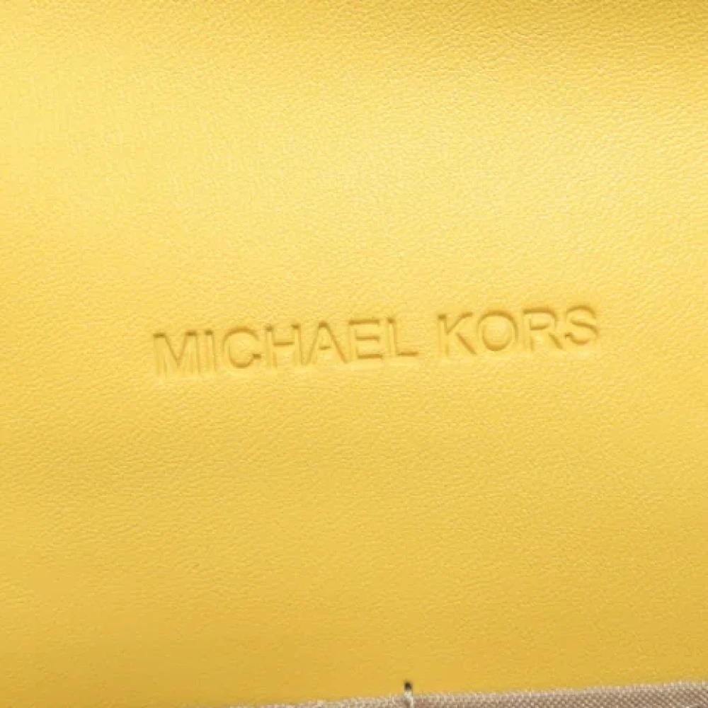 Michael Kors Pre-owned Fabric shoulder-bags Yellow Dames