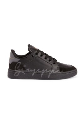 black-sneakers-with-suede-detail