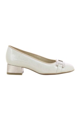 chaussures-femme-beige-modele-elegant