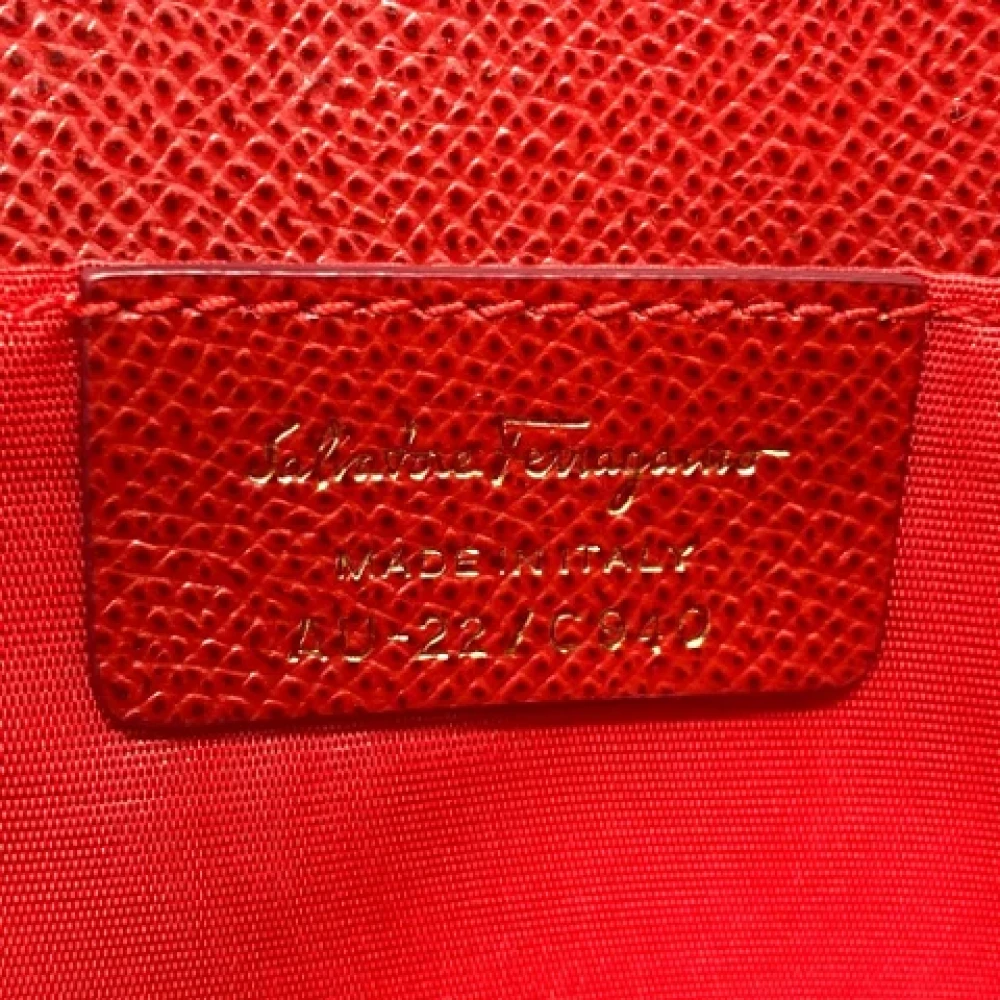 Salvatore Ferragamo Pre-owned Leather shoulder-bags Red Dames