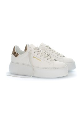 casual-sneakers-for-men-and-women