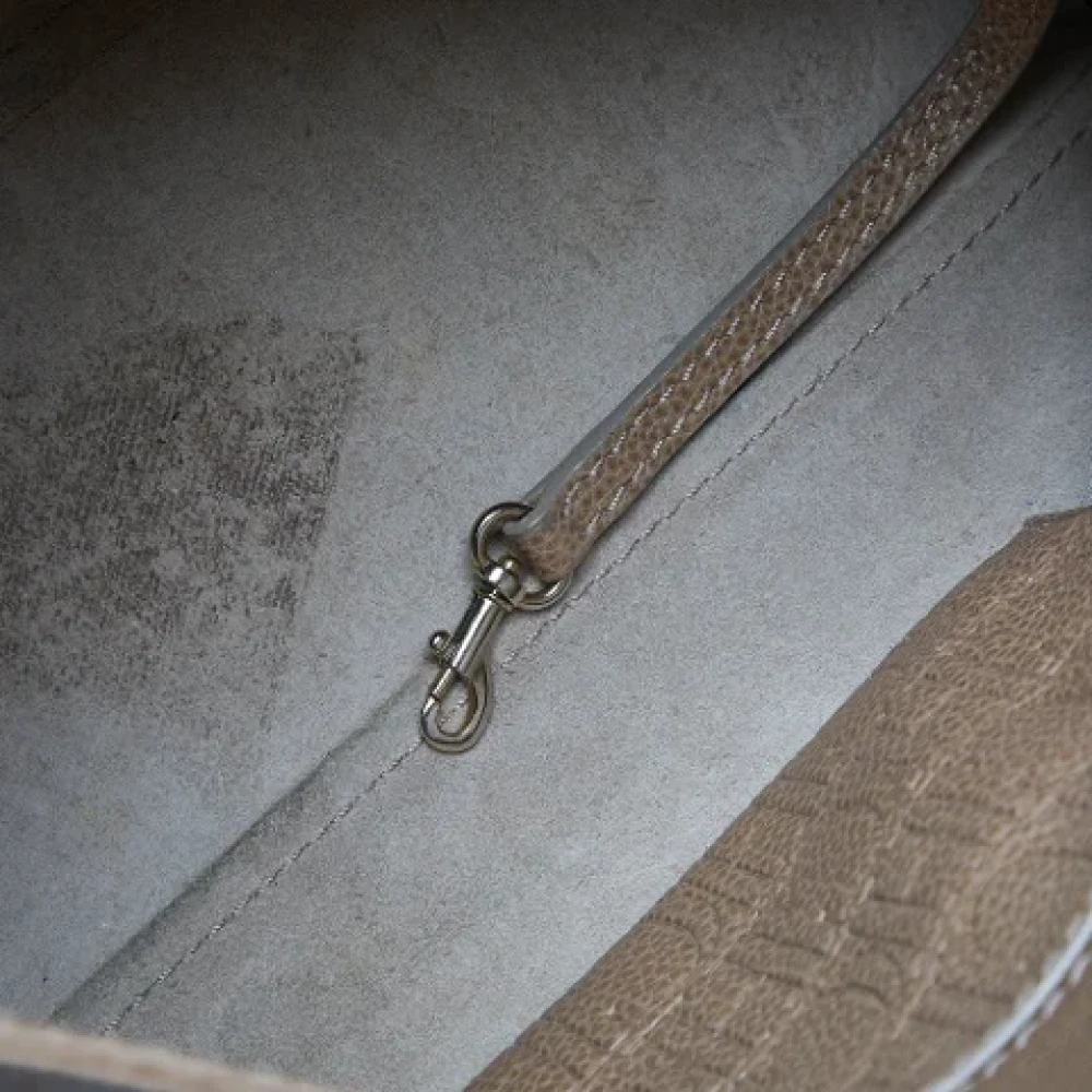 Carolina Herrera Pre-owned Leather handbags Beige Dames