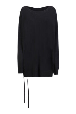 black-sweater-hendrika-stylish-layering